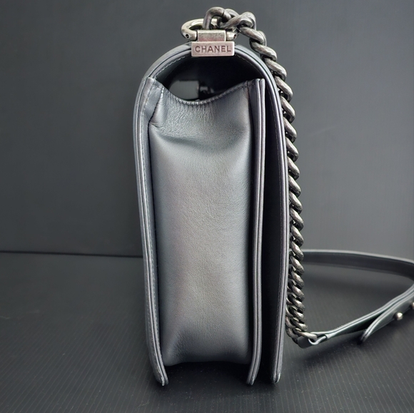 Authentic Pre-loved CHANEL 2014 Fall/Winter Boy Bag Dark Silver Large - Picture 3 of 16
